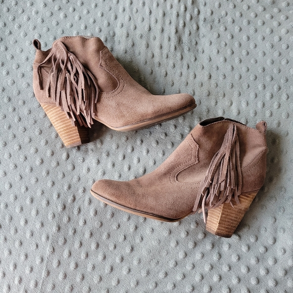 Steve Madden Taupe Cian Style Fringe Booties Size 8.5